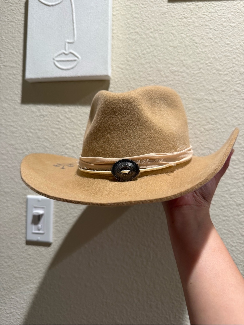 Women’s Tan Felt Western Cow Girl Hat with Concho Trim